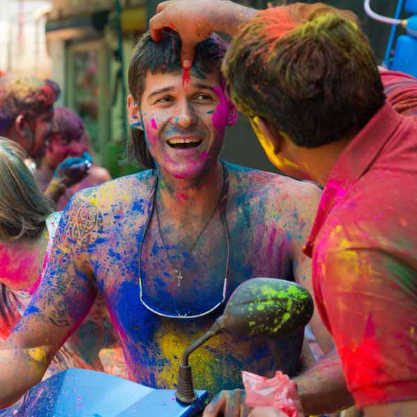 Holi tour